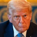 COMO Presidente dos EUA, Donald Trump tem autorização para usar armas nucleares rapidamente.