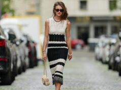 As mulheres mais bem vestidas de Nova York juram por estes 13 vestidos de primavera PARIS, FRANÇA - 22 DE ABRIL: Alba Garavito Torre usa brincos de ouro, um macacão Mirae verde com padrão de margaridas brancas com pescoço com nó e tornozelos inchados, uma jaqueta blazer longa branca, uma pulseira de ouro e strass, anéis de ouro, uma pulseira APM Monaco rosa ouro, uma bolsa Le Chiquito média Jacquemus de couro branco brilhante, tiras de couro branco fosco Bottega Veneta sandálias de salto alto, em 22 de abril, 2021 em Paris, França. (Foto de Edward Berthelot/Getty Images)