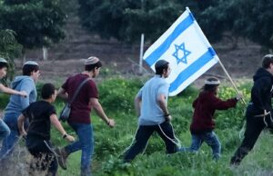 Sionistas religiosos liderando um movimento radical que varre Israel Colonos israelenses caminham em direção à fronteira Israel-Gaza durante uma manifestação perto do Kibutz Kfar Aza, no sul de Israel, em 5 de fevereiro de 2026.