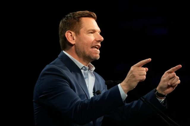 As probabilidades de Eric Swalwell na corrida para governador enquanto ele reage às alegações de assédio
