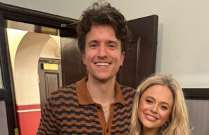 As zombarias não tão familiares de Greg James contra outras estrelas: EDEN CONFIDENTIAL Greg James pronunciou a palavra com F várias vezes na frente de uma multidão que incluía crianças enquanto aparecia ao lado da estrela dos Rivals, Emily Atack, que o elogiou em uma postagem no Instagram (foto)
