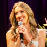 Ashley Hesseltine, co-apresentadora de 'Girls Gotta Eat', apresenta especial de comédia de estreia 'Here Comes the Bride' (EXCLUSIVO)