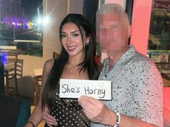 Assessora de Trump SUSPENSA do trabalho de contraterrorismo horas depois que o Daily Mail revelou seu chocante escândalo sexual de ‘sugar daddy’ Julia Varvaro, fotografada com o ex-namorado Robert B, foi suspensa de seu emprego na administração Trump depois que seus relacionamentos de ‘sugar daddy’ foram expostos pelo Daily Mail