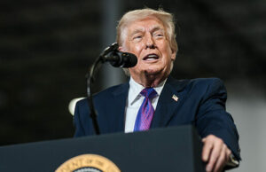 Assistir: Donald Trump fala no evento de ação Turning Point Assistir: Donald Trump fala no evento de ação Turning Point