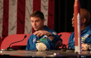 Astronauta Artemis descreve carregamento no escudo térmico durante o retorno ardente da tripulação à Terra Yahoo news home