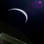 A tripulação do Artemis II agradecendo às suas famílias enquanto conversava com o Controle da Missão da NASA por meio de videoconferência na órbita da lua.