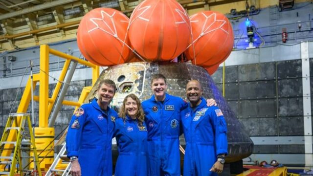 Astronautas do Artemis II se reúnem com a família
