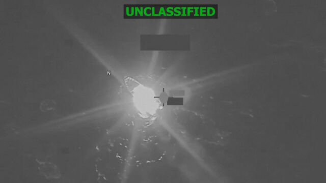 Ataque dos EUA a navio do Pacífico mata três
