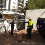 Ataque iraniano com míssil danifica carros e ruas em Israel