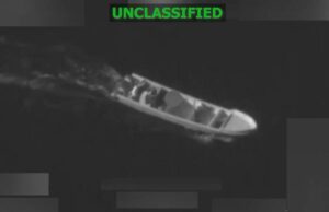 Ataques a supostos barcos de drogas matam 5 e deixam 1 sobrevivente no leste do Pacífico: militares dos EUA Vídeos postados no X mostraram pequenos barcos movendo-se pela água antes de serem engolfados por uma explosão brilhante.