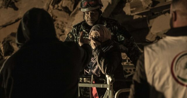 Ataques israelenses ao Líbano visavam minar o cessar-fogo, dizem os O líder da oposição israelense, Yair Lapid, discursa no Knesset, o parlamento de Israel.