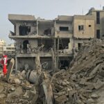 Ataques israelenses danificam hospital em Tiro, no Líbano; invasão terrestre avança