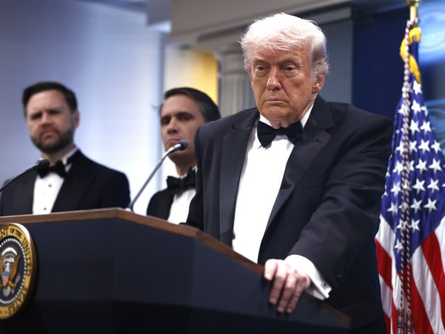 Atirador acusado tinha como alvo Trump e autoridades dos EUA, dizem autoridades
