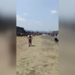 Uma visão de drone dos visitantes do sítio arqueológico de Teotihuacan enquanto eles se reúnem para dar as boas-vindas ao equinócio da primavera, em Teotihuacan, México, 21 de março. - Alberto Fajardo/Reuters/Arquivo
