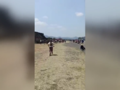 Atirador mata canadense e fere outros turistas nas pirâmides de Teotihuacan, no México Uma visão de drone dos visitantes do sítio arqueológico de Teotihuacan enquanto eles se reúnem para dar as boas-vindas ao equinócio da primavera, em Teotihuacan, México, 21 de março. - Alberto Fajardo/Reuters/Arquivo