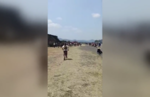 Atirador mata canadense e fere outros turistas nas pirâmides de Teotihuacan, no México Uma visão de drone dos visitantes do sítio arqueológico de Teotihuacan enquanto eles se reúnem para dar as boas-vindas ao equinócio da primavera, em Teotihuacan, México, 21 de março. - Alberto Fajardo/Reuters/Arquivo