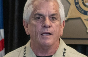 Atualização de Nancy Guthrie: TSA encontrou arma carregada não declarada na bagagem de Chris Nanos Yahoo news home