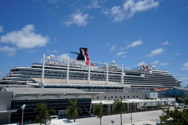 Atualização sobre a morte do Carnival Cruise: meio-irmão acusado de Atualização sobre a morte do Carnival Cruise: meio-irmão acusado de assassinato de adolescente
