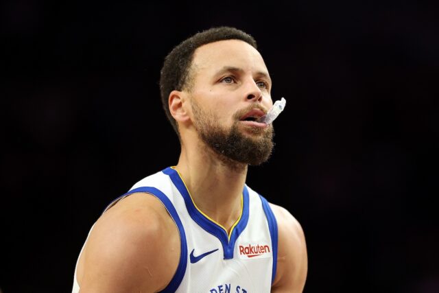 Atualização sobre lesão de Stephen Curry revela data de retorno Golden State Warriors star Stephen Curry against Minnesota Timberwolves