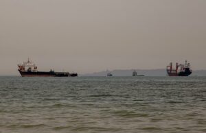 Atualizações ao vivo da guerra EUA-Irã: Irã apreende dois navios no Estreito de Ormuz; Trump aguarda proposta unificada da República Islâmica após extensão do cessar-fogo A mudança de atitude de Donald Trump pode sinalizar uma relutância em continuar a envolver-se num conflito prolongado.