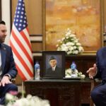 O vice-presidente dos EUA, JD Vance, reúne-se com o primeiro-ministro do Paquistão, Shehbaz Sharif, antes das negociações com os líderes do Irã.