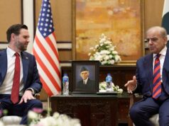 Atualizações ao vivo da guerra EUA-Irã: Negociações de paz em andamento no Paquistão; Dois navios de guerra dos EUA passam pelo Estreito de Ormuz O vice-presidente dos EUA, JD Vance, reúne-se com o primeiro-ministro do Paquistão, Shehbaz Sharif, antes das negociações com os líderes do Irã.