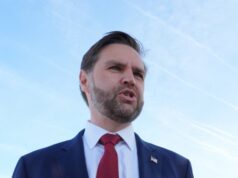 Atualizações ao vivo da guerra EUA-Irã: Trump ataca o Irã sobre o Estreito de Ormuz; Vance vai ao Paquistão para negociações de paz O vice-presidente JD Vance fala à imprensa antes de voar para Islamabad.