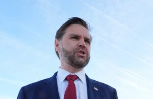 Atualizações ao vivo da guerra EUA-Irã: Trump ataca o Irã sobre o Estreito de Ormuz; Vance vai ao Paquistão para negociações de paz O vice-presidente JD Vance fala à imprensa antes de voar para Islamabad.