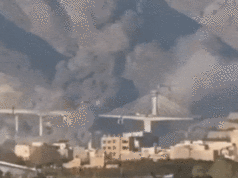 Atualizações ao vivo da guerra EUA-Irã: Trump diz ao Irã para ‘fazer um acordo antes que seja tarde demais’ enquanto os EUA atacam a ponte; estados concordam em cortar ainda mais os preços dos combustíveis com ganhos inesperados do GST A ministra das Relações Exteriores, Penny Wong.