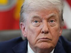 Atualizações ao vivo da guerra EUA-Irã: Trump enviará delegação dos EUA ao Paquistão para negociações de paz com o ministro das Relações Exteriores iraniano; Cessar-fogo Israel-Líbano prorrogado por três semanas Os enviados dos EUA Jared Kushner (à esquerda) e Steve Witkoff na primeira reunião em Islamabad.