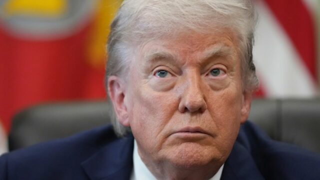 Os enviados dos EUA Jared Kushner (à esquerda) e Steve Witkoff na primeira reunião em Islamabad.