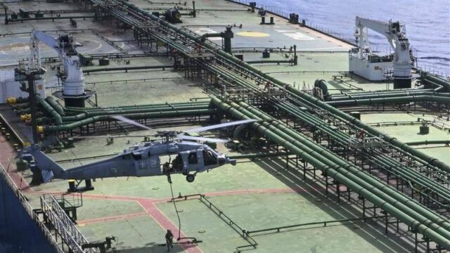 Atualizações ao vivo da guerra EUA-Irã: Trump ordena que a marinha 'atire e mate' minas no Estreito de Ormuz; Forças dos EUA embarcam em petroleiro; conversações entre Líbano e Israel na Casa Branca
