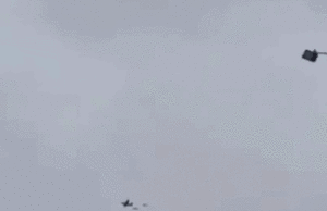 Atualizações ao vivo da guerra EUA-Irã: caça a jato dos EUA abatido pelo Irã, um membro da tripulação resgatado; Presidente iraniano zomba de pesquisa; Trump quer orçamento de defesa de US$ 1,5 trilhão Vídeo compartilhado nas redes sociais de aeronaves norte-americanas envolvidas na busca.