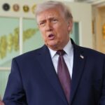 A imagem gerada por IA postada por Donald Trump mostrando-se como uma figura messiânica.