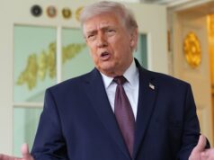 Atualizações ao vivo da guerra EUA-Irã: o bloqueio de Trump ao Estreito de Ormuz entra em vigor; Trump exclui imagem de si mesmo como Jesus Cristo; Teerã quer “muito” um acordo, diz presidente dos EUA A imagem gerada por IA postada por Donald Trump mostrando-se como uma figura messiânica.