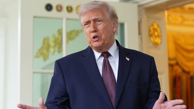 Atualizações ao vivo da guerra EUA-Irã: o bloqueio de Trump A imagem gerada por IA postada por Donald Trump mostrando-se como uma figura messiânica.