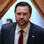 Atualizações ao vivo da guerra EUA-Irã: viagem de JD Vance ao Paquistão para negociações de paz 'em espera'; O Irão ainda não decidiu participar; Soldados israelenses punidos por destruir estátua de Jesus