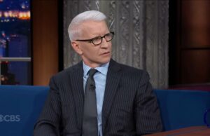 Audiência de Colbert aplaude piada de Pete Hegseth de Anderson Cooper: ‘Secretário Samuel L. Jackson’ | Vídeo Stephen Colbert