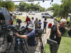 Audiência judicial para homem acusado matará 2 estudantes da Universidade do Sul da Flórida Yahoo news home