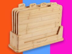 Audite sua cozinha nesta primavera com este ‘sistema de arquivamento’ de tábuas de corte de US $ 50 Conjunto de tábua de corte de bambu com suporte, com abas etiquetadas para cenoura, carne, peixe e pão.