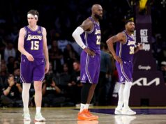 Austin Reaves, do Lakers, é alvo de fortes críticas após derrota para o Rockets Lakers players Austin Reaves LeBron James and Marcus Smart against Houston Rockets for Game 5
