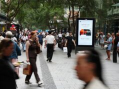 Australianos a poucas horas de aprender o provável destino com a dose tripla de dor no aumento das taxas Compradores no Pitt Street Mall em Sydneys