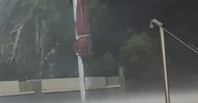 O clima selvagem em Fiji deixou alguns australianos presos.