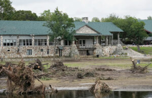 Autoridades do Texas investigando centenas de reclamações contra Camp Mystic em meio a uma oferta de renovação de licença Yahoo news home