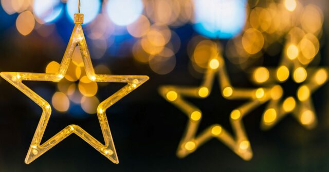 Avaliações da App Store 'quebradas' porque sua avaliação de 4 estrelas pode prejudicar um desenvolvedor | A foto mostra decorações em forma de estrela