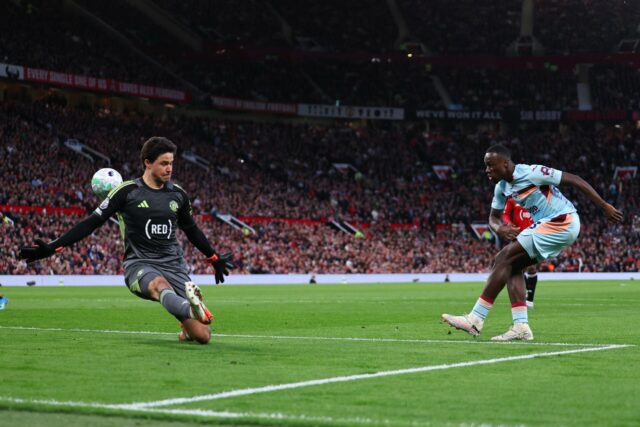 Avaliações dos jogadores do Man Utd contra Brentford, Lammens merecia não sofrer golos, já que o ás de 9/10 sobe como estrela
