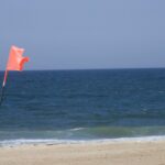 Aviso emitido quando homem morre salvando seus filhos na praia