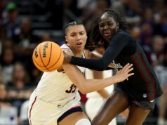 Azzi Fudd admite sentir-se ‘culpado’ depois de perder o jogo final da UConn UConn star Azzi Fudd playing against South Carolina in Final Four