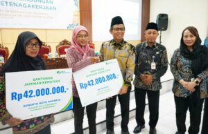 BPJS Ketenagakerjaan Gandeng DMI Klaten Tingkatkan Literasi Jaminan Sosial pada Penggiat Masjid BPJS Ketenagakerjaan Gandeng DMI Klaten Tingkatkan Literasi Jaminan Sosial pada Penggiat Masjid