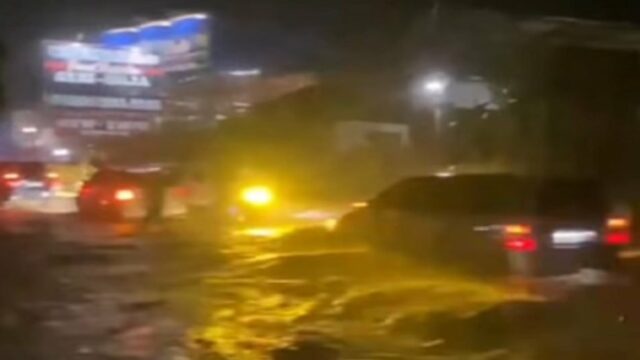 Banjir Terjang 4 Kecamatan di Cianjur, Perjalanan Kereta Api Dihentikan Banjir Terjang 4 Kecamatan di Cianjur, Perjalanan Kereta Api Dihentikan Sementara